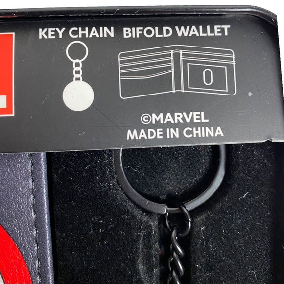 NWT In Gift Box Marvel Trifold Wallet With Keychain - Picture 5 of 7